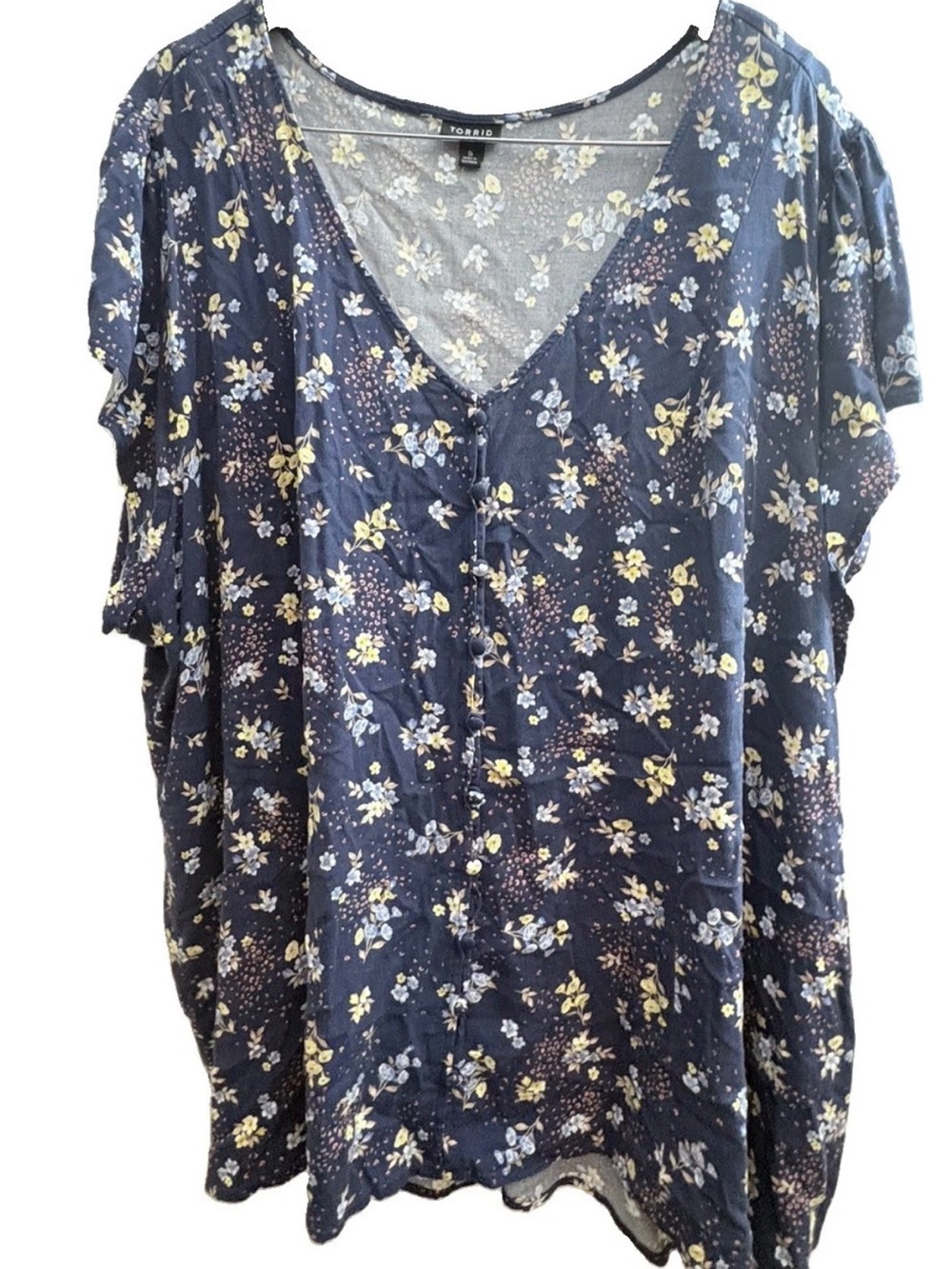 🔥🏷️Torrid 5 (28) Women Blouse Navy Blue Floral Faux Buttons Tie Back VNeck Rayon